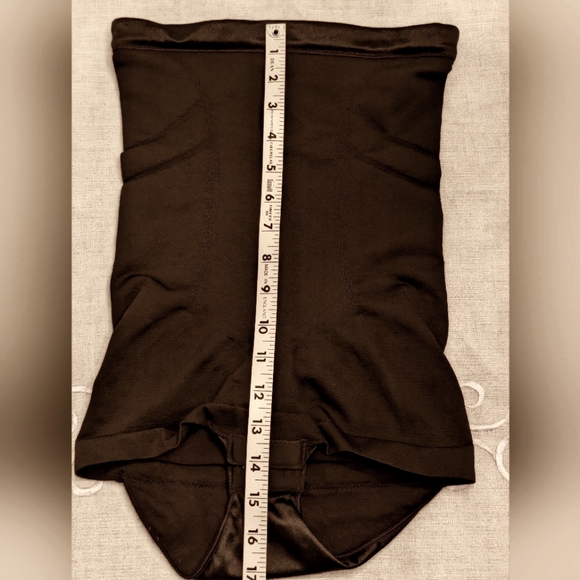 Spanx Body Shaper. M - Picture 4 of 6